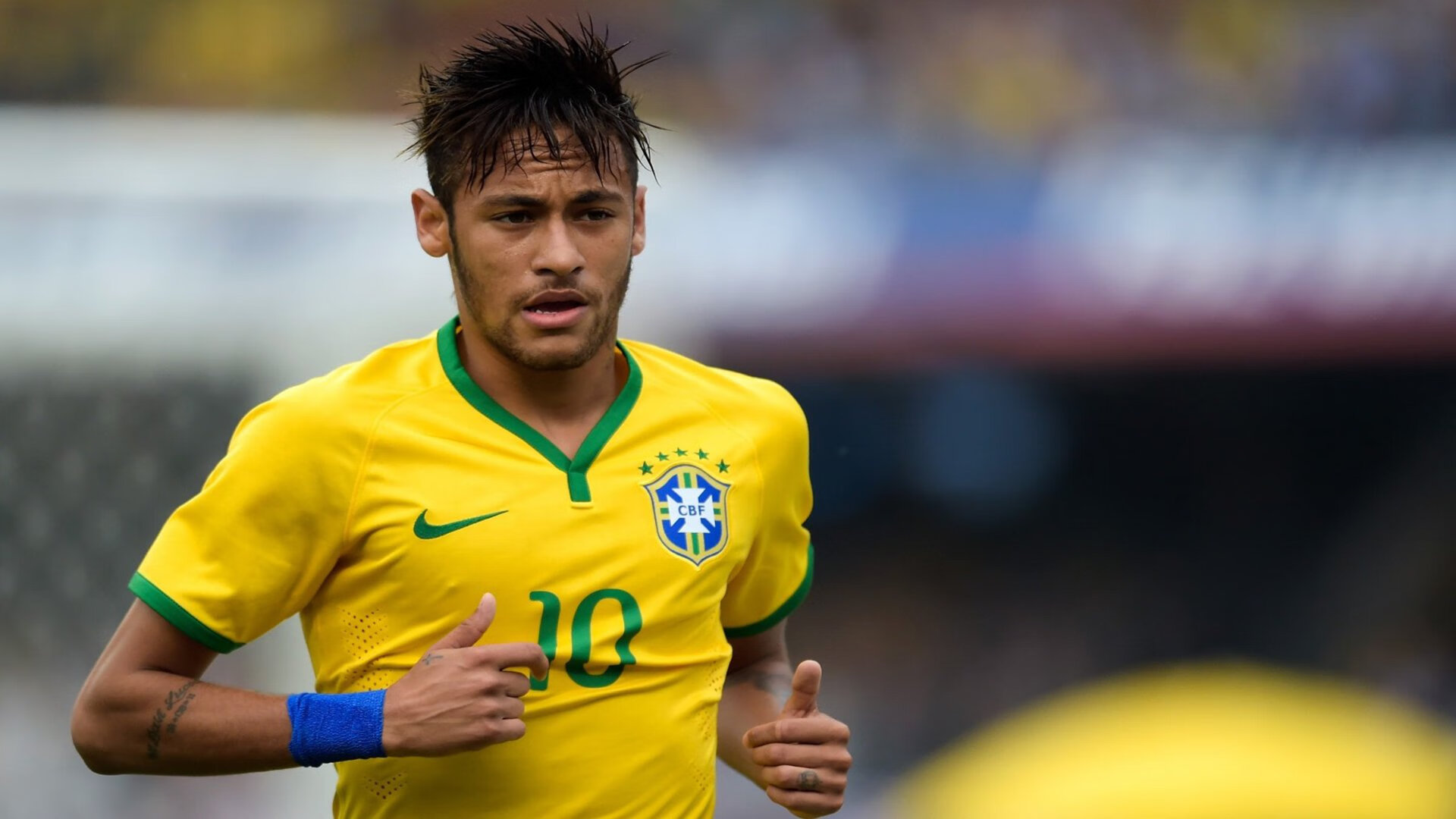 曼联球迷集体请愿，要求立即签下意甲铁卫，曼联why always us